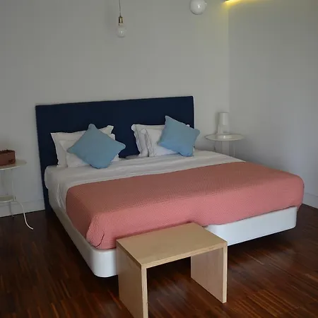 Coimbra Inn *